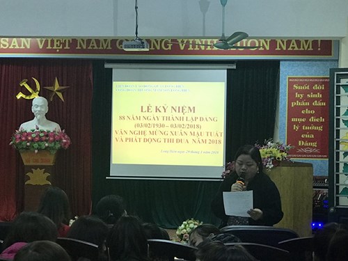        Trường mầm non Long Biên tổ chức Lễ kỷ niệm 88 năm ngày thành lập Đảng (03/02/1930 – 03/02//2018), văn nghệ mừng Xuân Mậu Tuất và phát động thi đua năm 2018